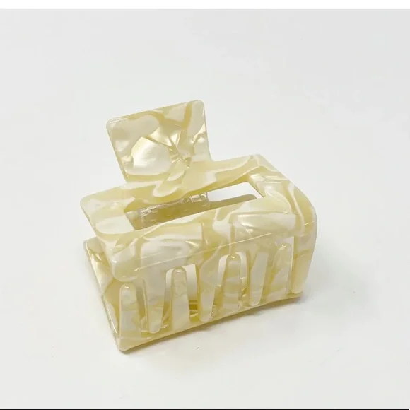 Acrylic Claw Clip Pearl or Tortoise Cheetah Hair Clip - Picture 6 of 12